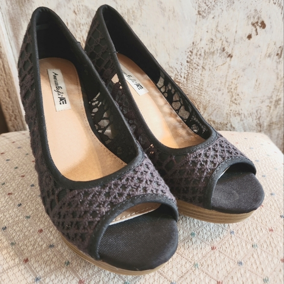 American Eagle By Payless Shoes - ***BUNDLE SALE***American Eagle Navy Wedge Shoes Size 6.5.